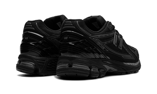 1906R "Triple Black" U1906RJB