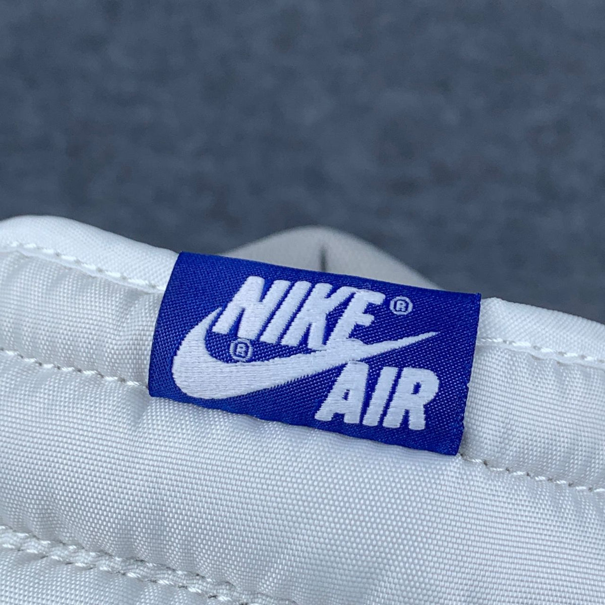 Jordan 1 Retro High OG Hyper Royal
