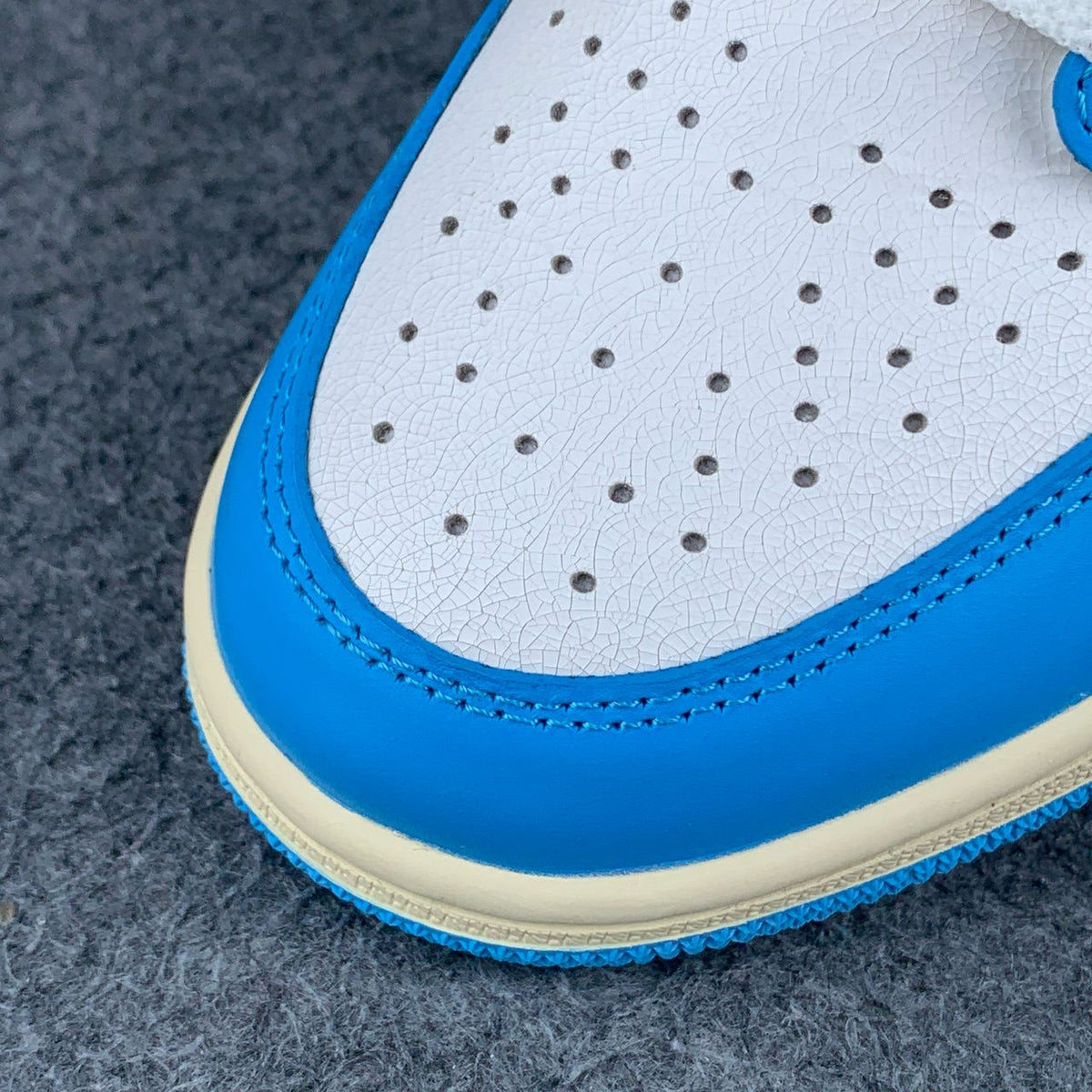 Air Jordan 1 Retro High OG 'UNC Reimagined'