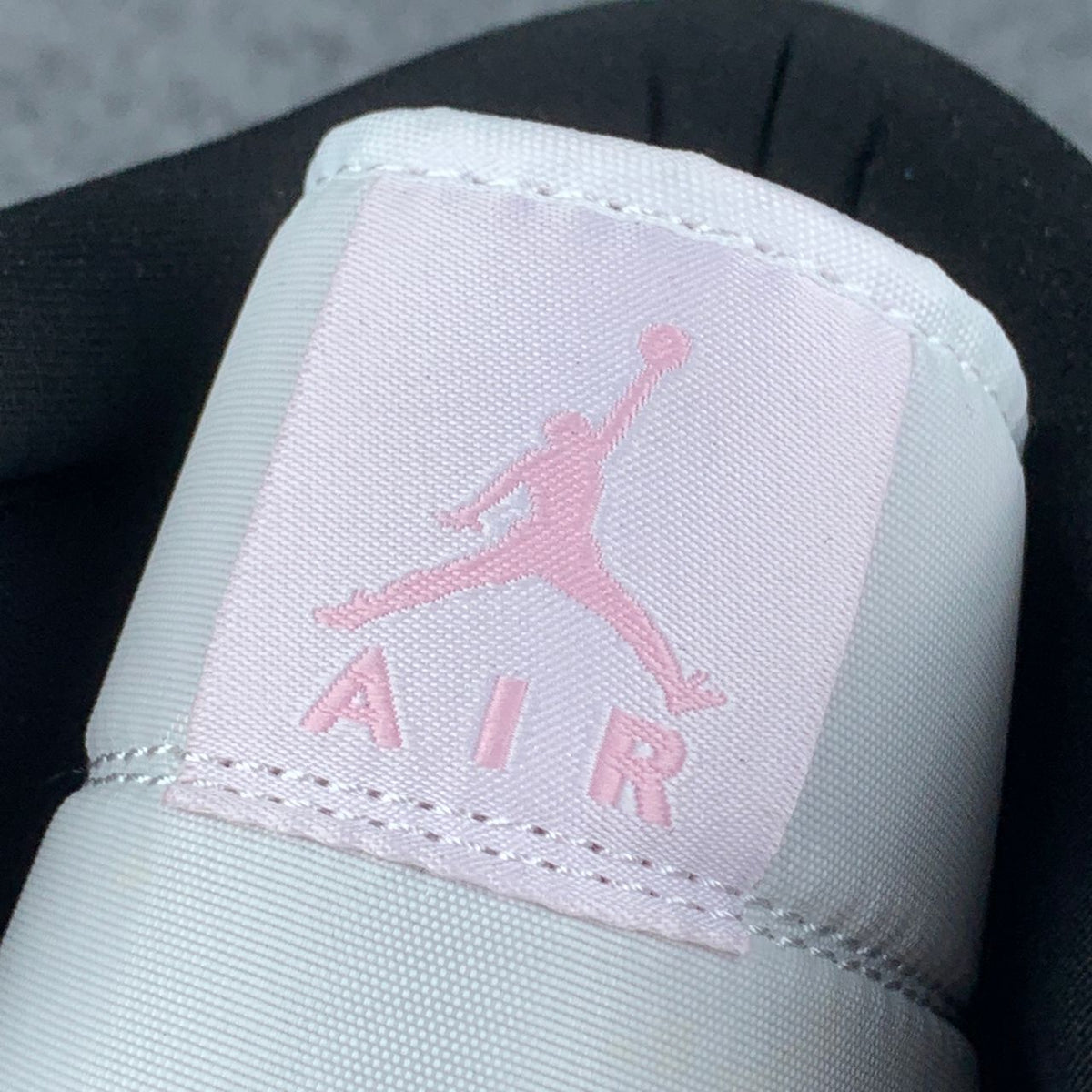 Wmns Air Jordan 1 Mid SE 'Dutch Green'