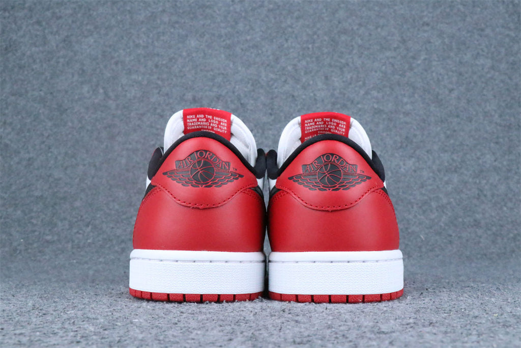 Air Jordan 1 Retro Low OG 'Chicago' 2025