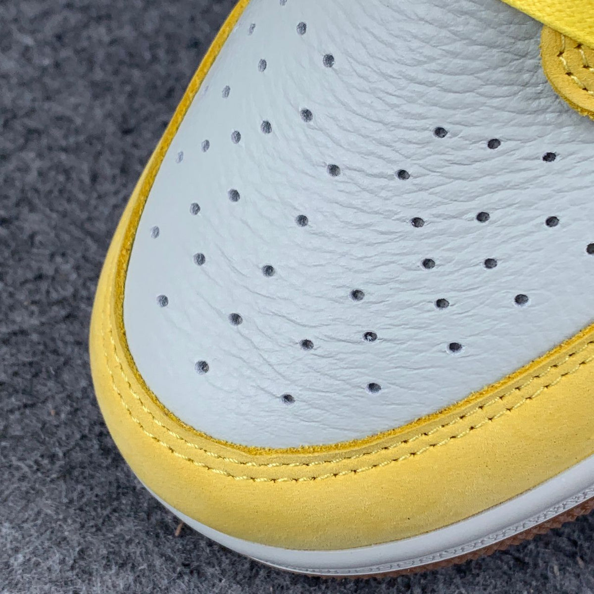 Travis Scott x Wmns Air Jordan 1 Retro Low OG SP 'Canary'