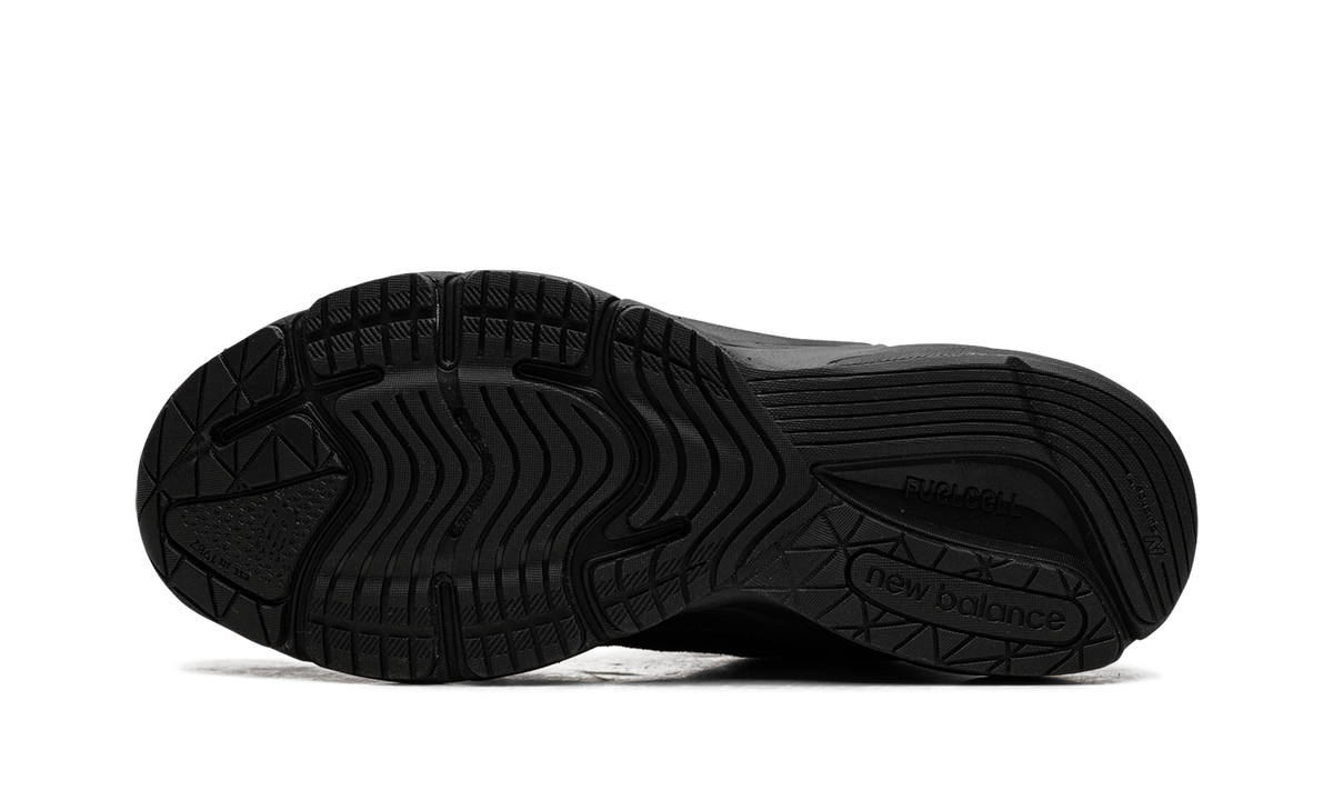 990 v6 "Triple Black" U990BB6