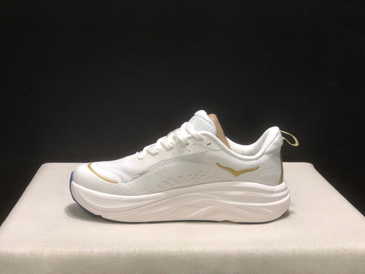 HOKA ONE ONE SKYFLOW