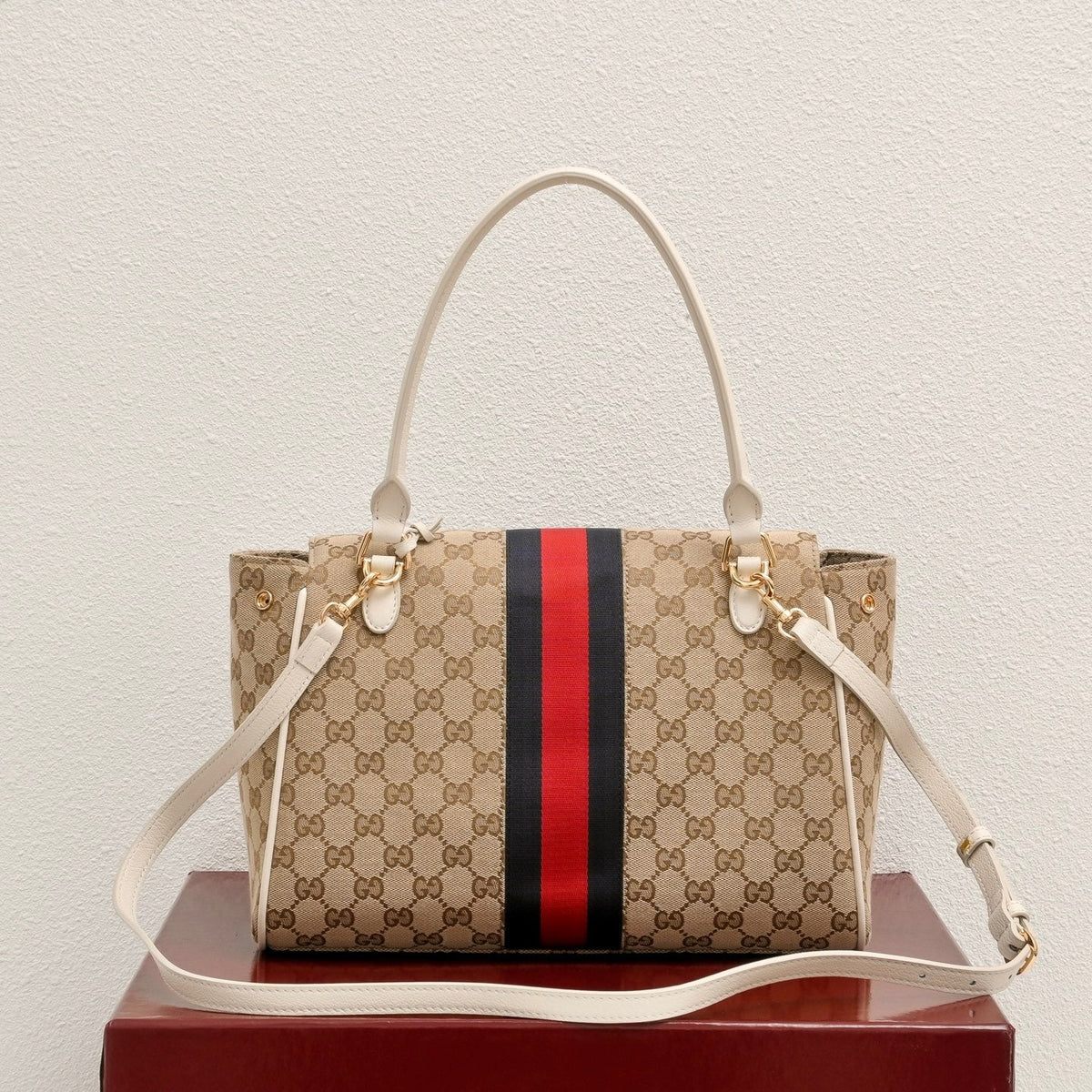 GUCCI GG Paparazzo Medium Shoulder Bag-875018