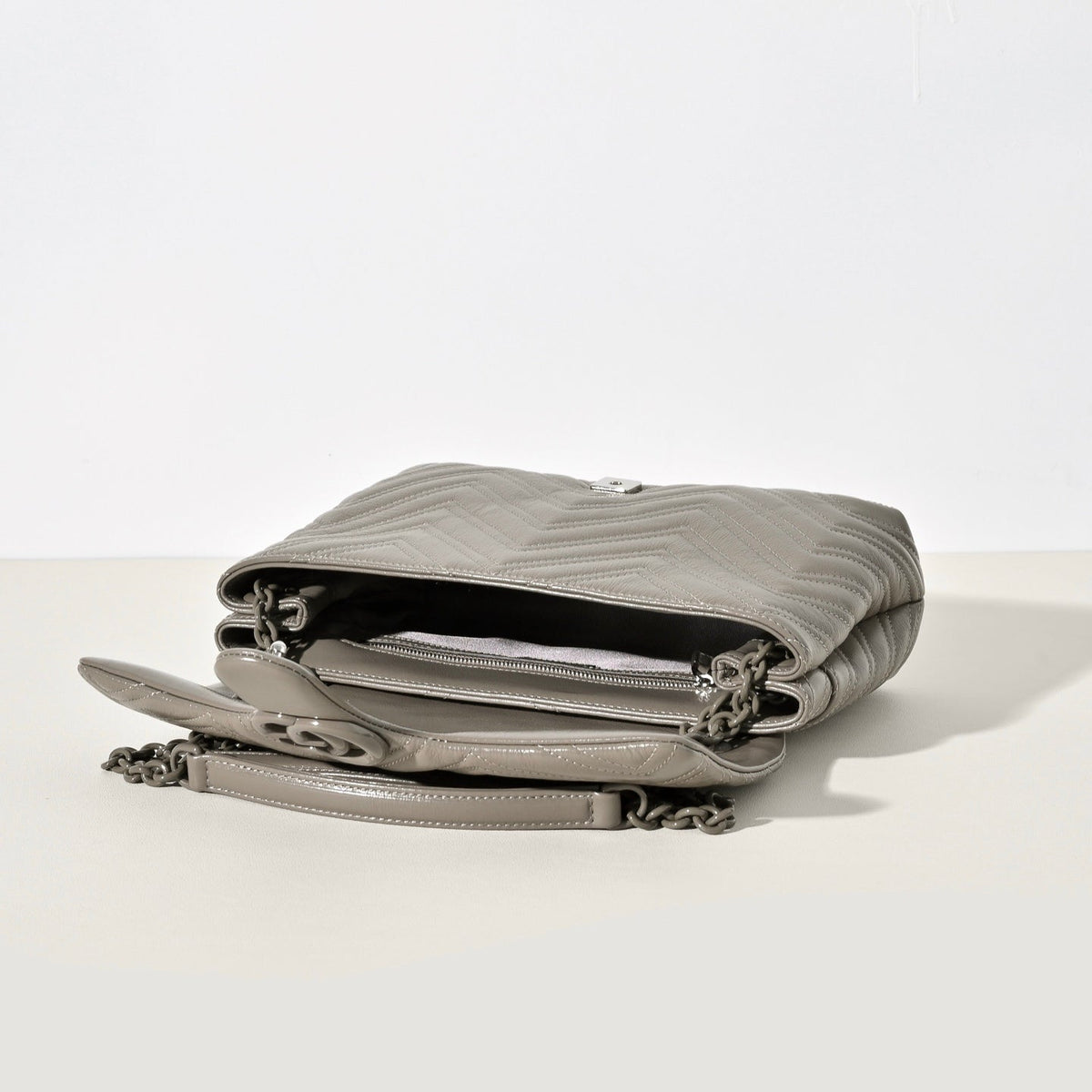 Gucci GG Marmont Pleated Calfskin Shoulder Bag-850676