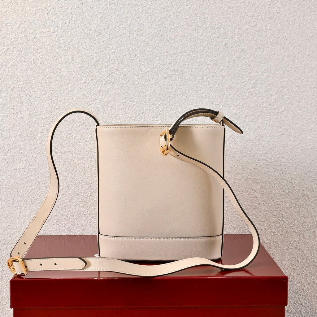 Gucci 73 Series Horsebit Bucket Bag-833665