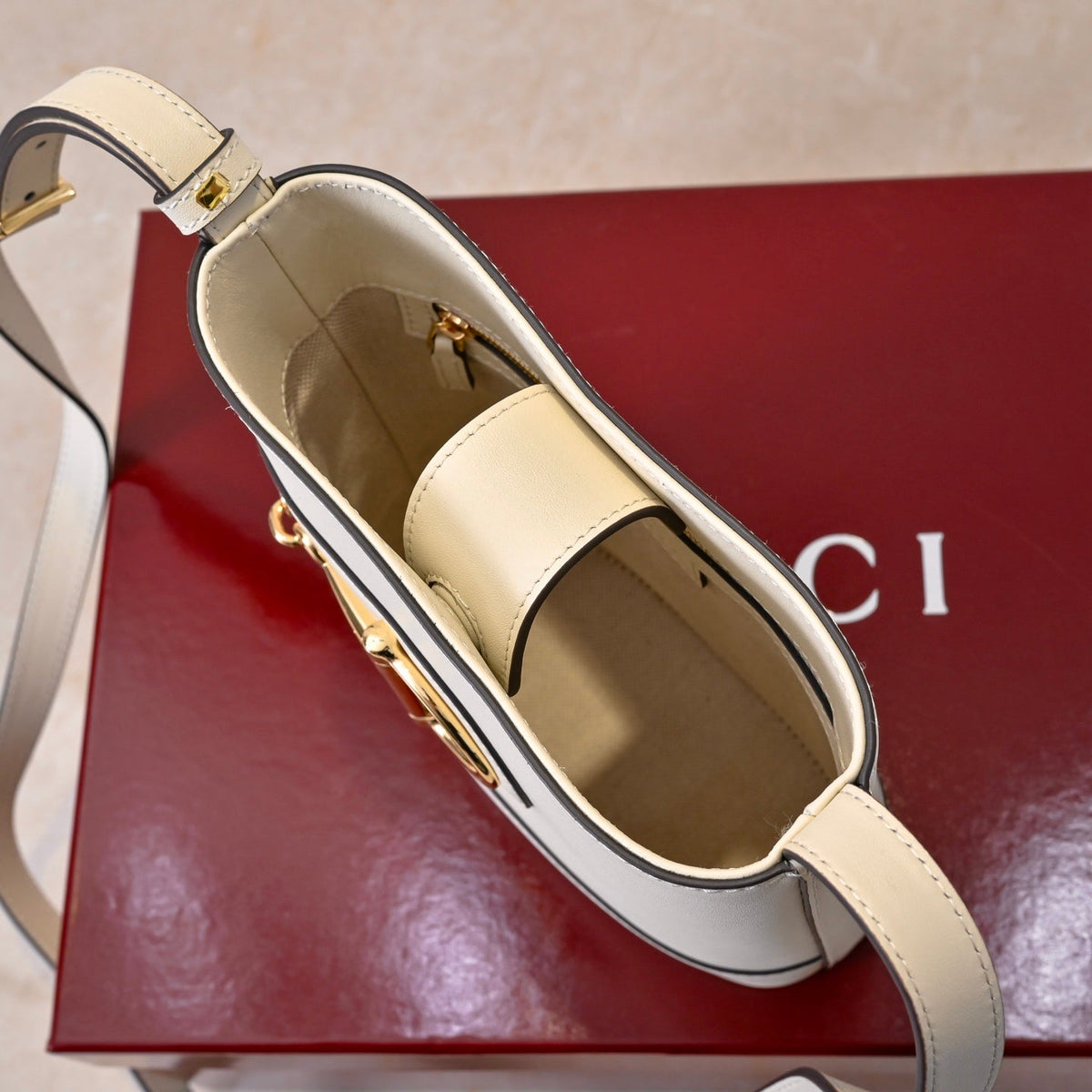 Gucci 73 Series Horsebit Bucket Bag-833665