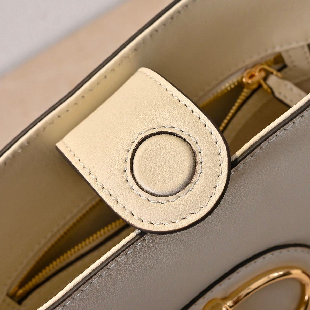 Gucci 73 Series Horsebit Bucket Bag-833665