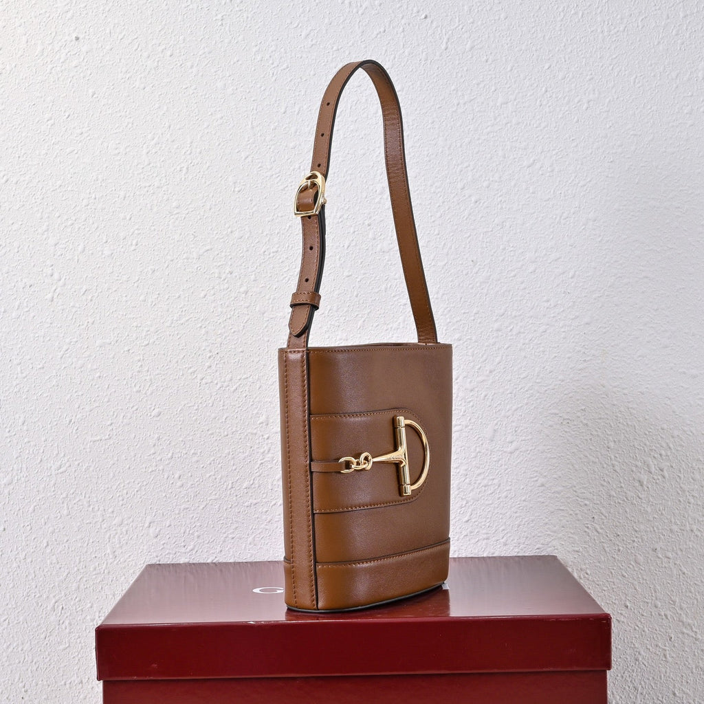 Gucci 73 Series Horsebit Bucket Bag-833665