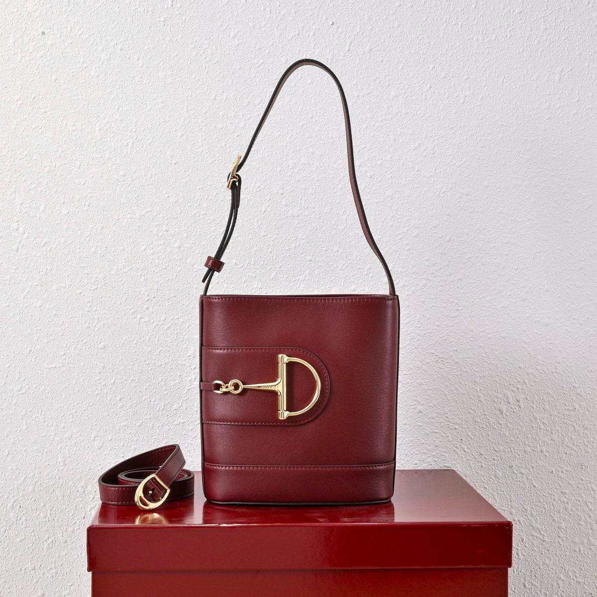 Gucci 73 Series Horsebit Bucket Bag-833665