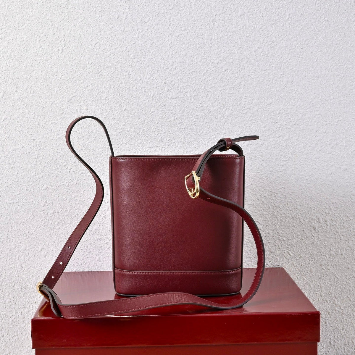 Gucci 73 Series Horsebit Bucket Bag-833665